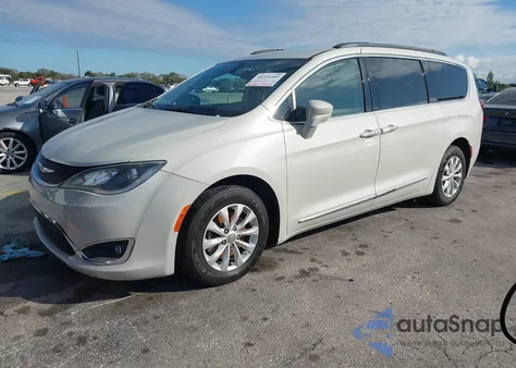 2017 Chrysler Pacifica Touring-L z USA, uszkodzony, nr VIN 2C4RC1BG4HR654368